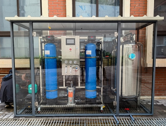 貴州貴陽某幼兒園0.5噸反滲透直飲水設(shè)備