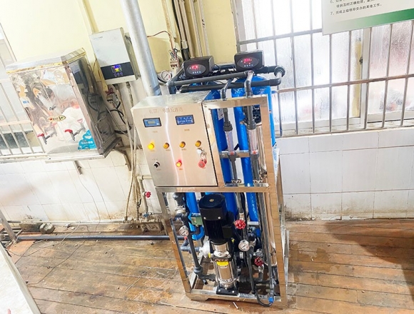 貴州貴陽市某工廠食堂0.5噸反滲透純凈水設(shè)備